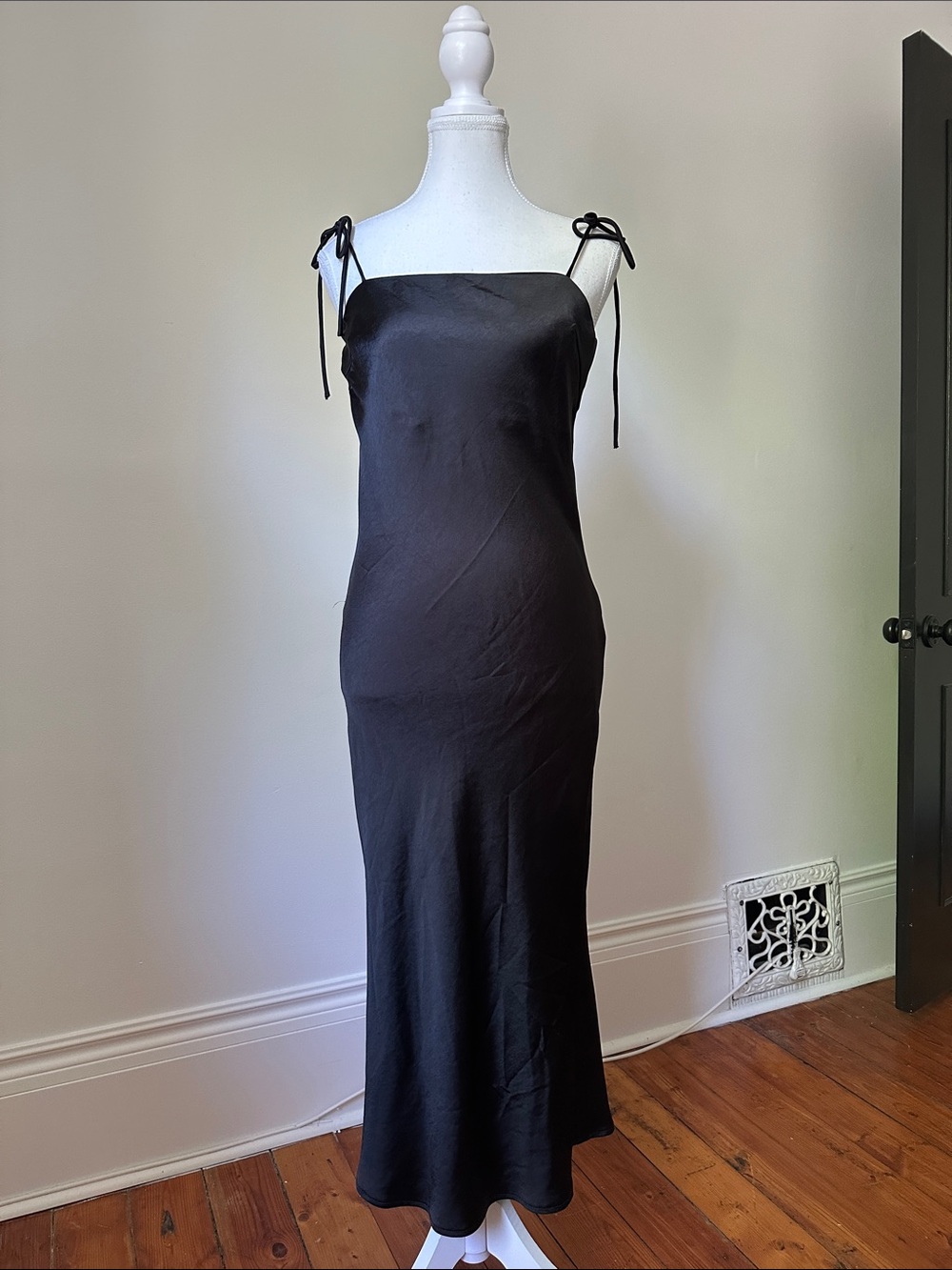 PRINCESS POLLY Black Satin Tie Strap Wedding Guest Party Summer Midi Dress‎ Sz 4